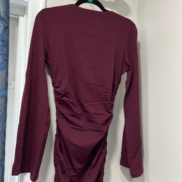Susana Monaco bell sleeve rushed mini dress in port - Picture 5 of 6